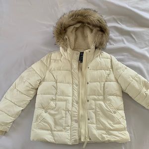 White American Eagle woman’s winter coat with attached hood-Size X-Large-